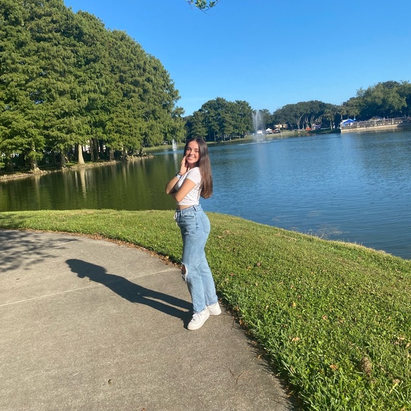 Meet your Posher, Julianna - Picture 2 of 7